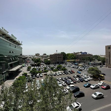 Modern Apartment On Tigran Mets Street,Next To Tashir Trade Centre Yerevan Exterior photo