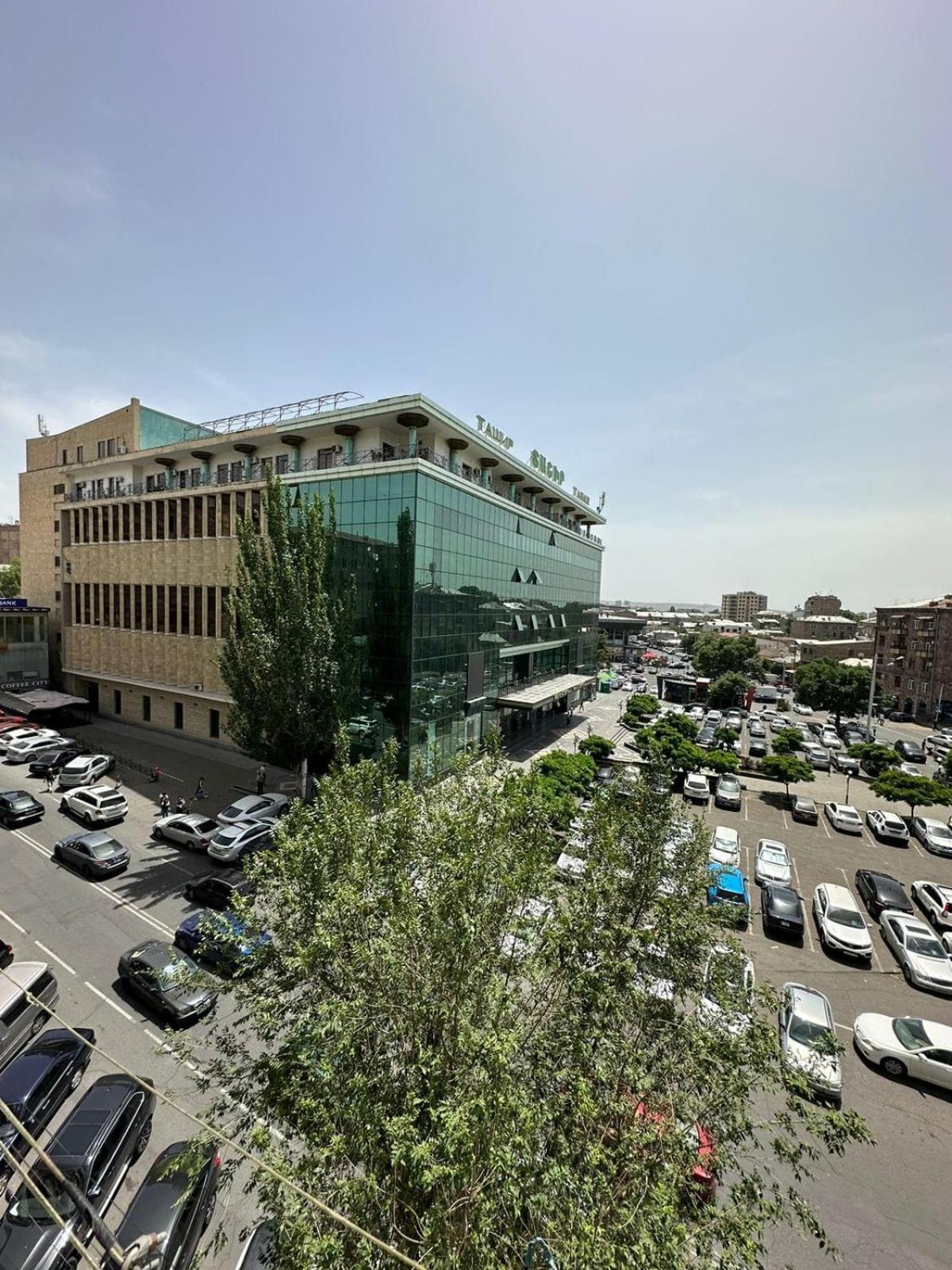 Modern Apartment On Tigran Mets Street,Next To Tashir Trade Centre Yerevan Exterior photo